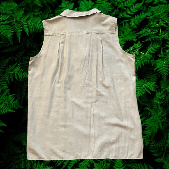 2/$25- Studio London Sleeveless Button Down Shirt size L - Picture 3 of 5